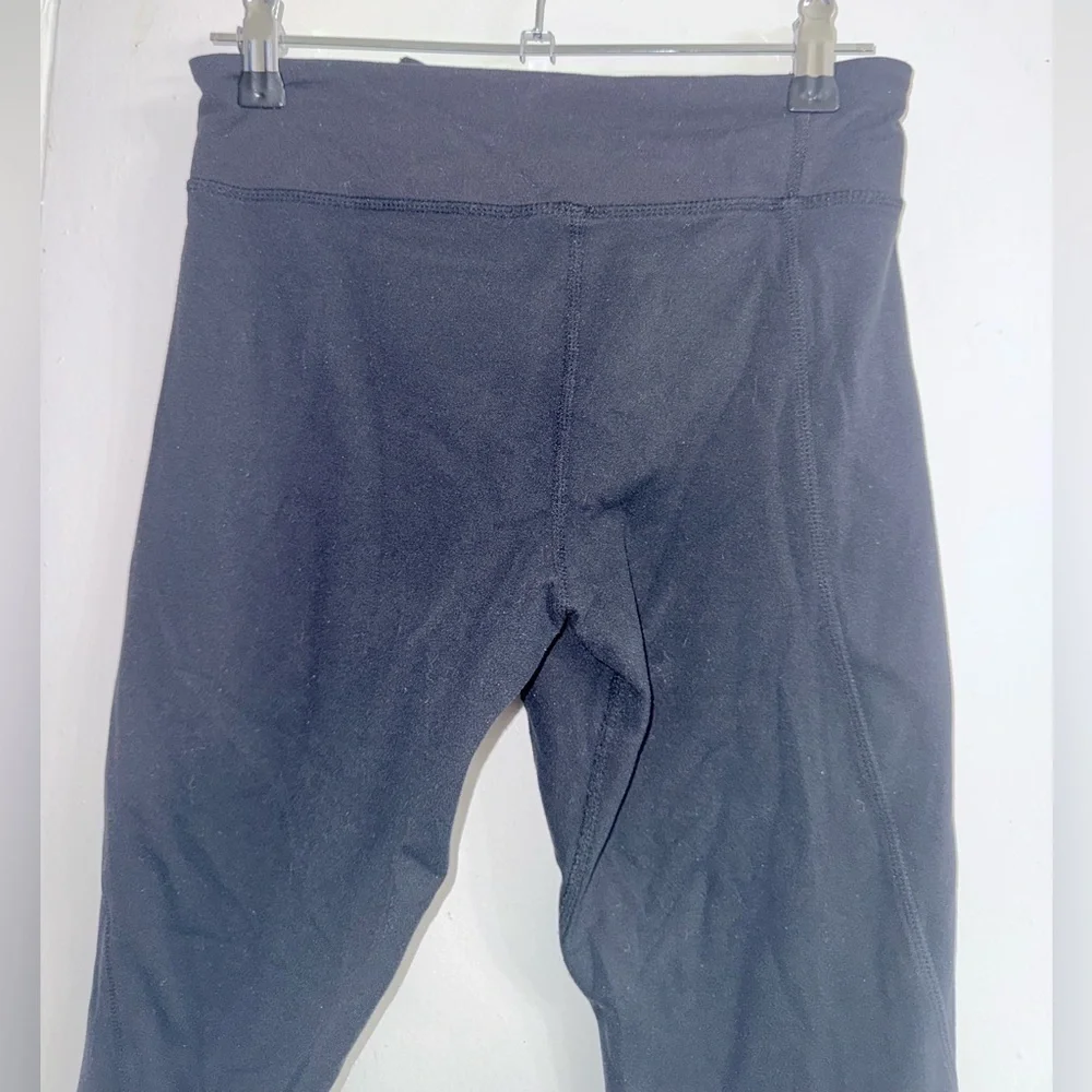 Lululemon black capri size 6